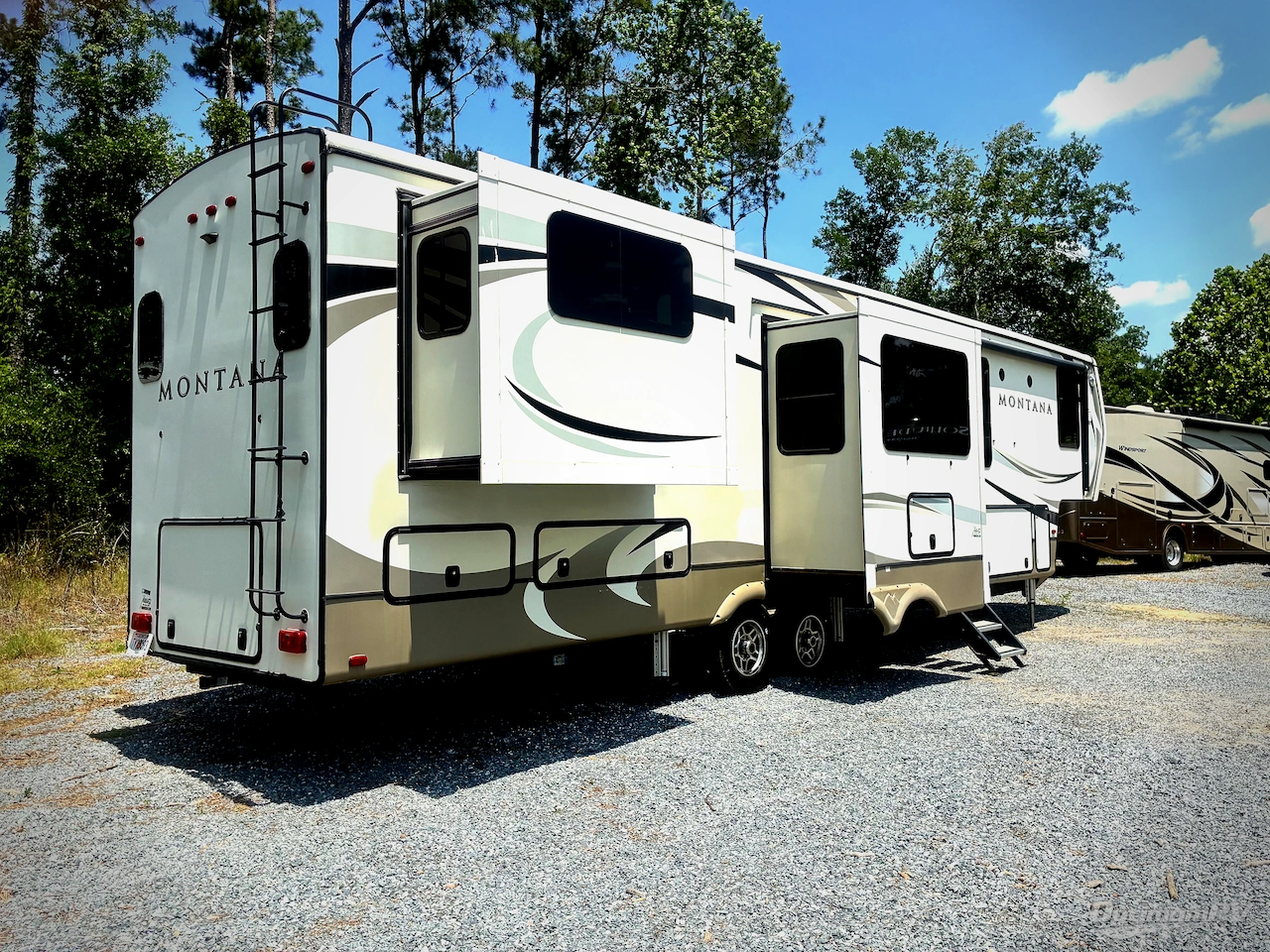 2018 Keystone Montana 3791RD Photo 2