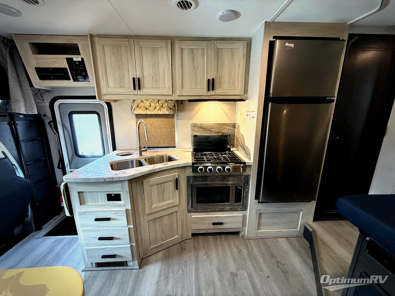 2021 Forest River Sunseeker Classic 2440DS Ford Photo 10