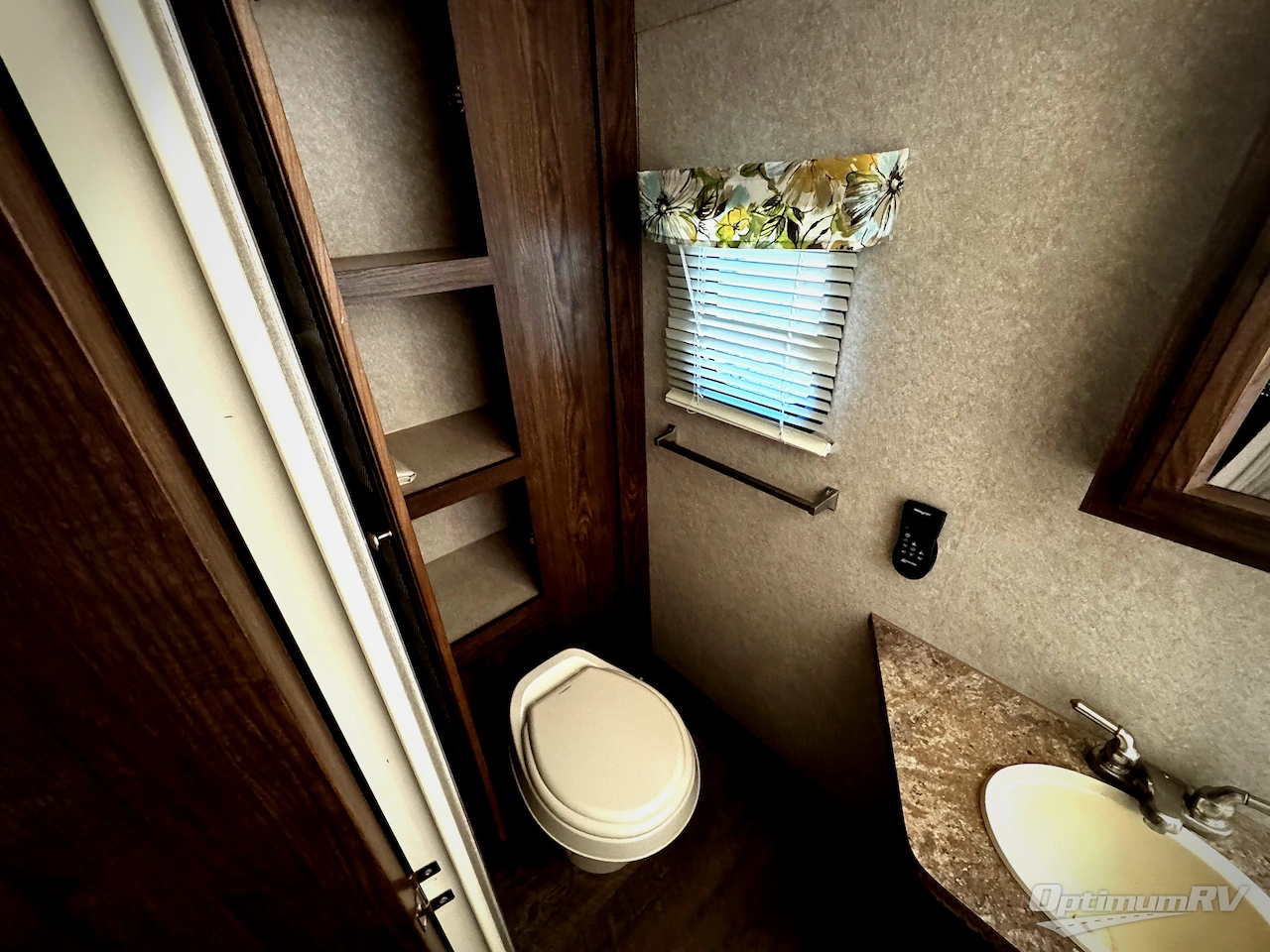 2018 Forest River Rockwood Mini Lite 1905BH Photo 8