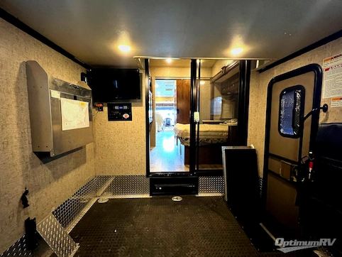 2017 Thor Outlaw 37RB RV Photo 4