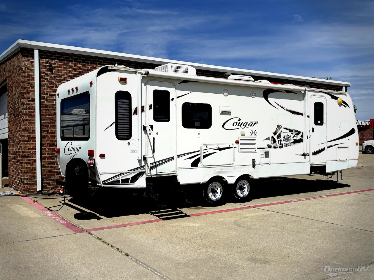 2010 Keystone Cougar X-Lite 26RLS Photo 2