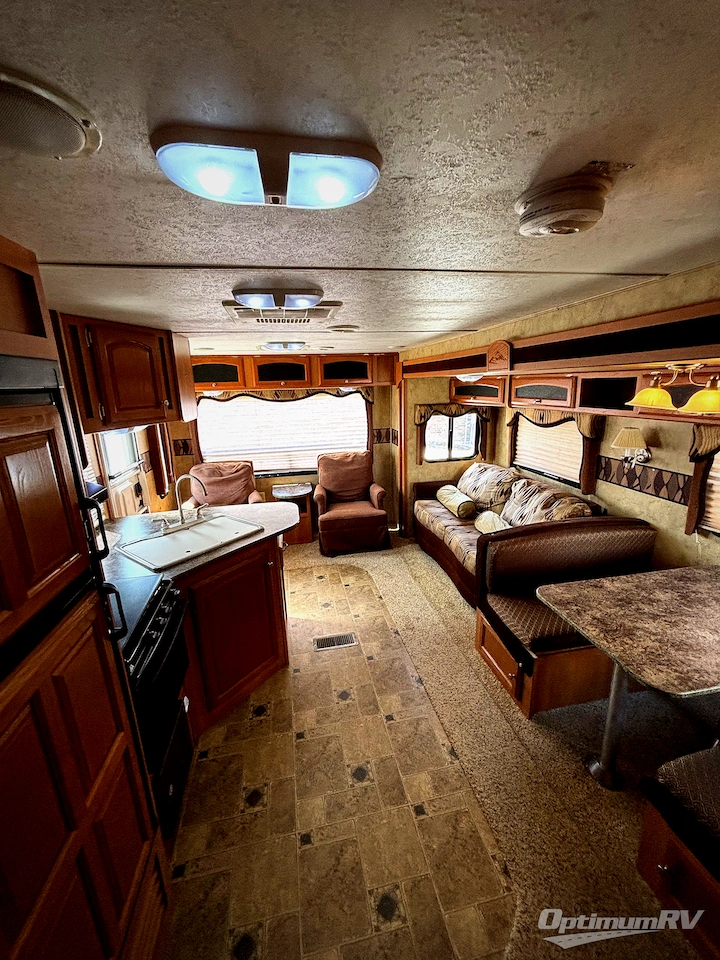 2010 Keystone Cougar X-Lite 26RLS Photo 5