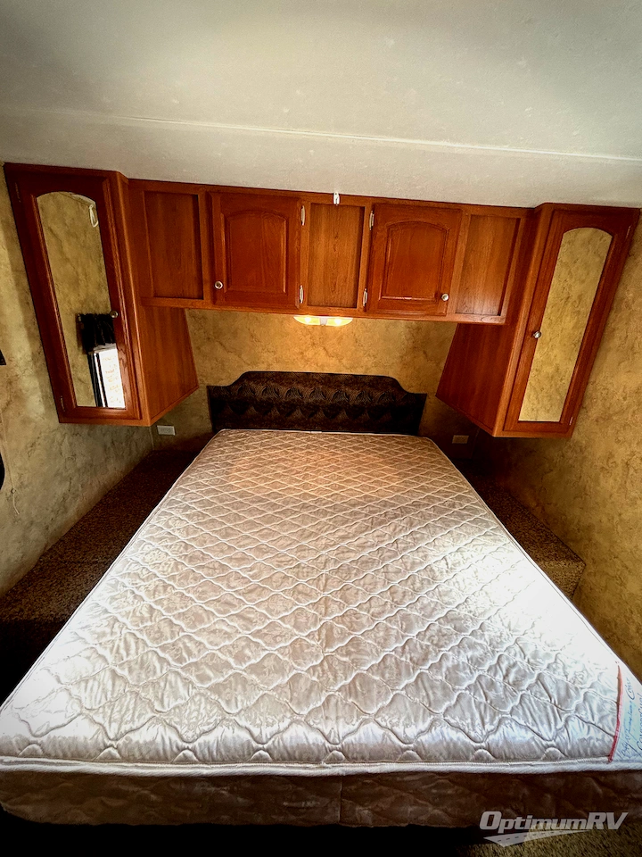 2010 Keystone Cougar X-Lite 26RLS Photo 7