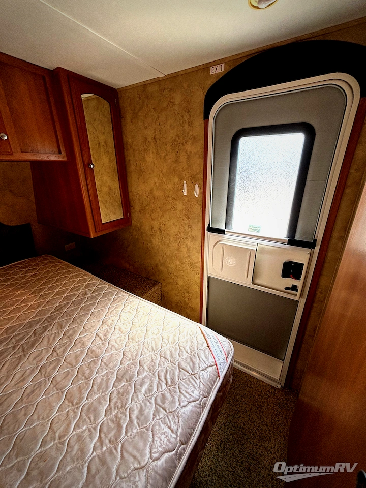2010 Keystone Cougar X-Lite 26RLS Photo 8