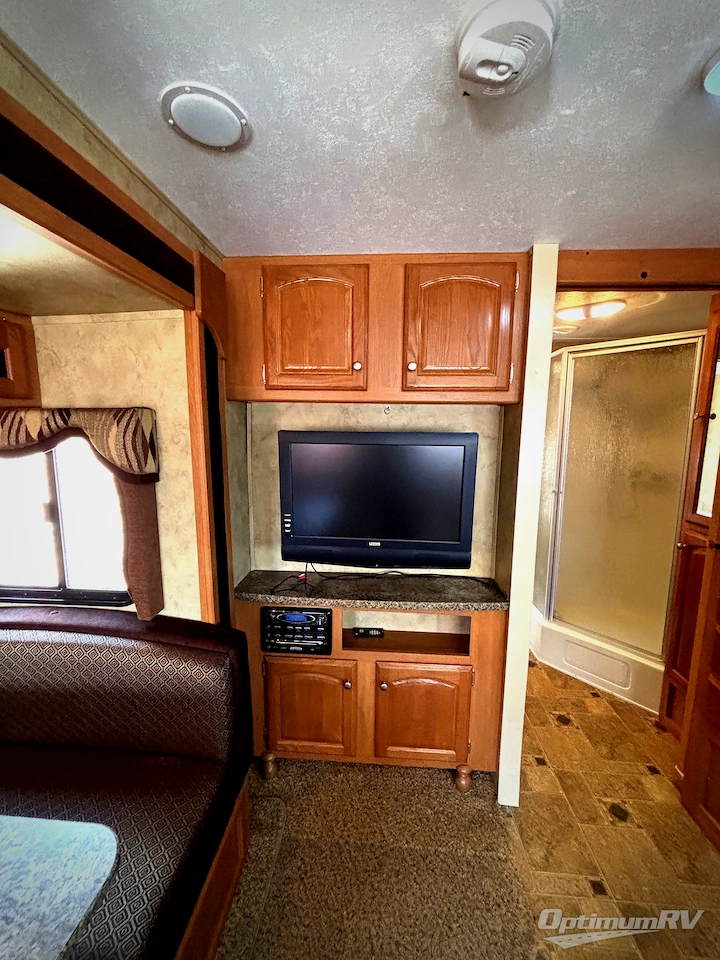 2010 Keystone Cougar X-Lite 26RLS Photo 15