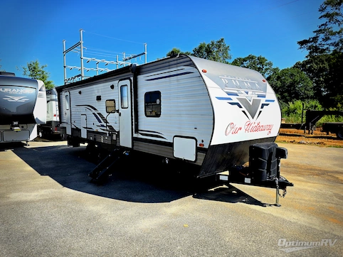 Used 2022 Palomino Puma 28DBFQ Featured Photo