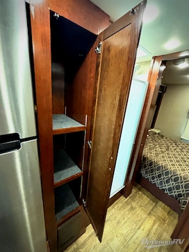 2017 Fleetwood Jamboree 31U RV Photo 3