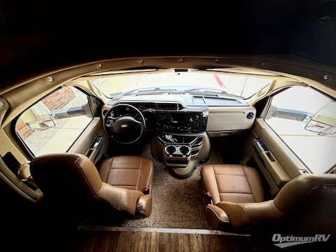 2017 Fleetwood Jamboree 31U RV Photo 2
