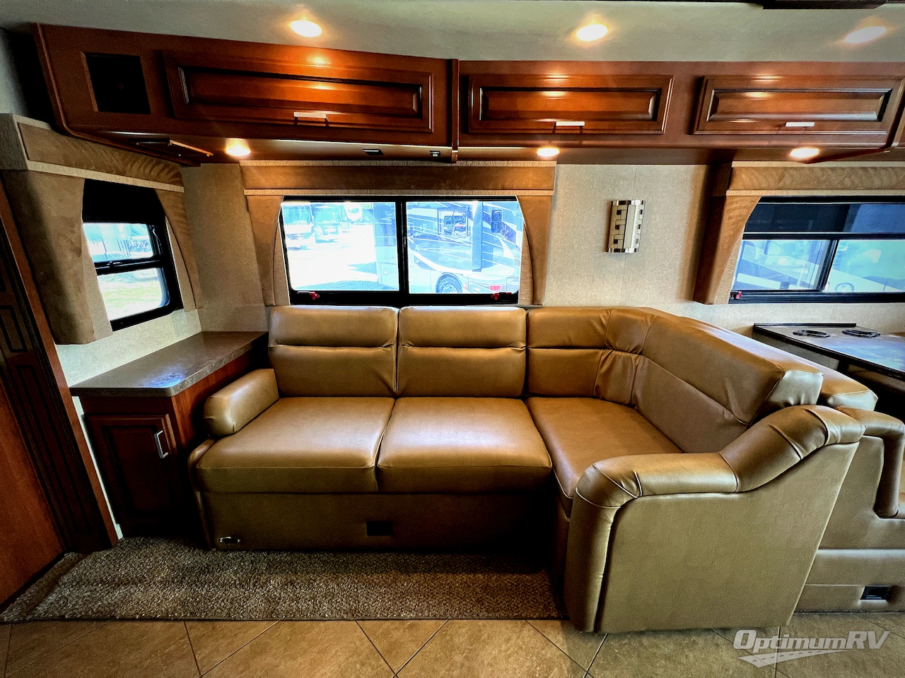 2015 Fleetwood Bounder 35K Photo 13