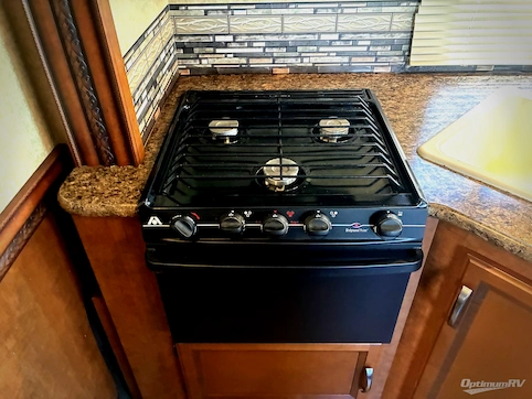 2014 Thor Chateau 28Z RV Photo 2