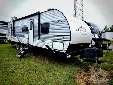Used 2023 East To West Della Terra 271BH Featured Photo