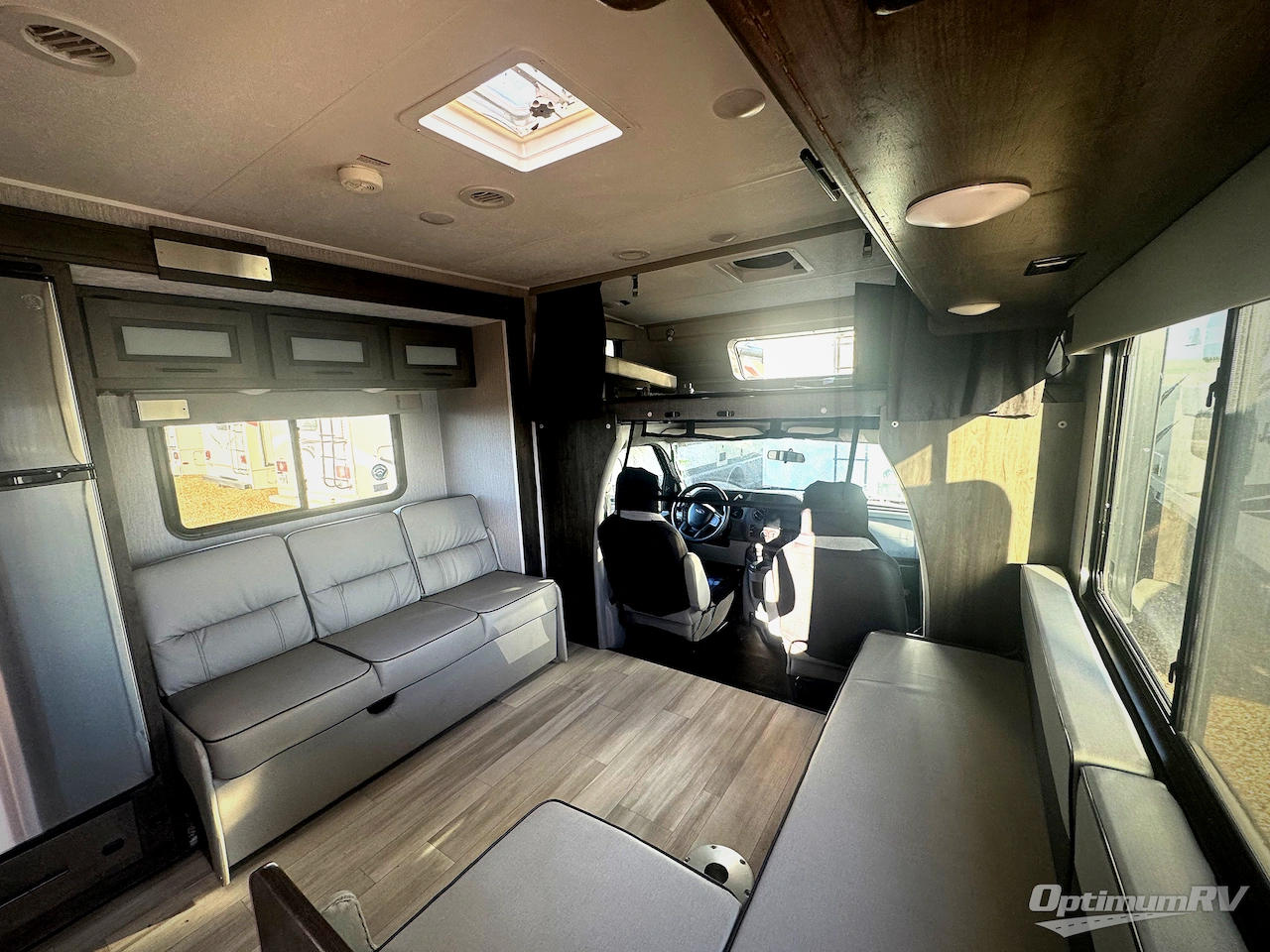 2022 Coachmen Leprechaun Premier 260DS Ford 450 Photo 4
