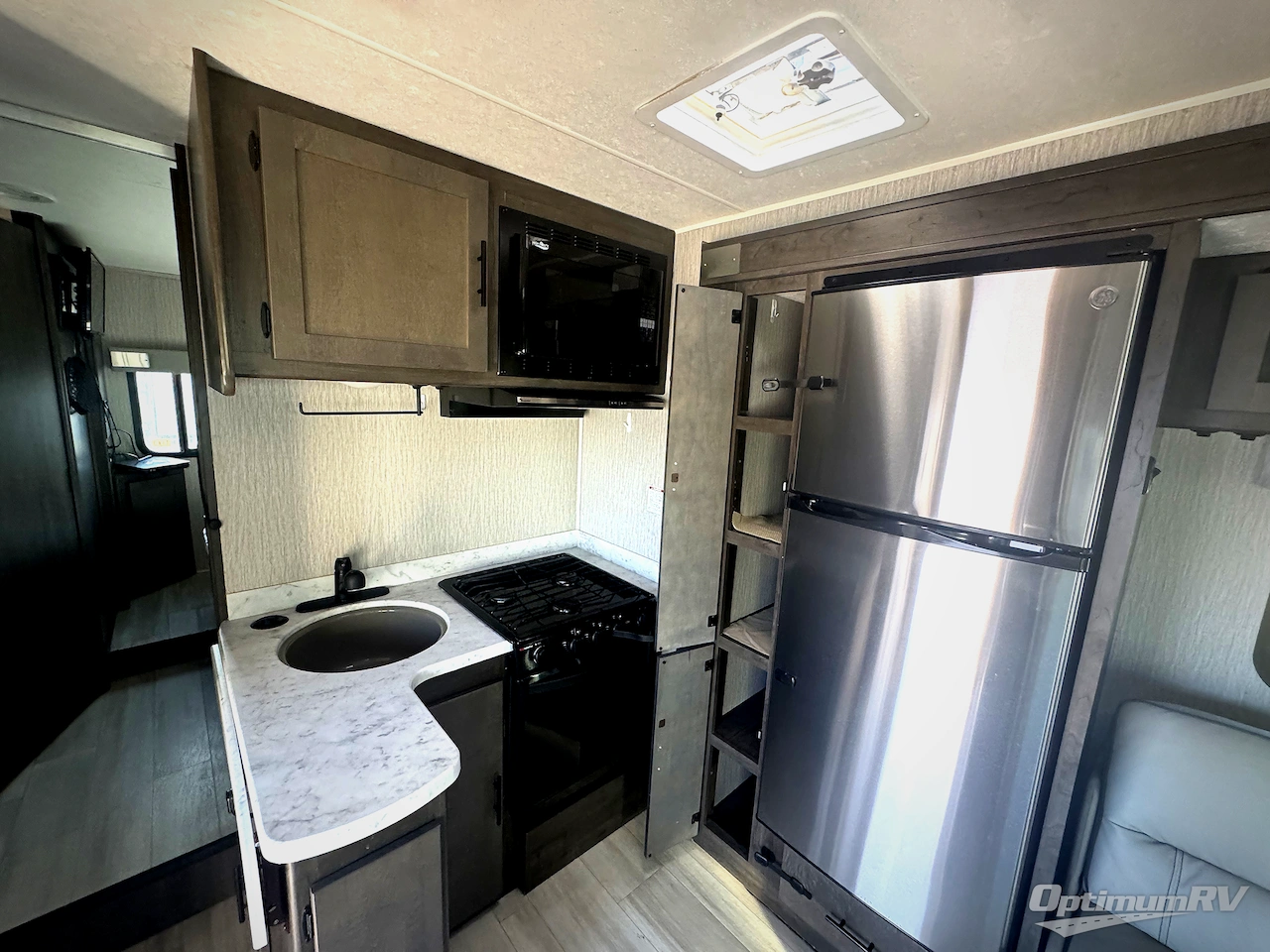 2022 Coachmen Leprechaun Premier 260DS Ford 450 Photo 8