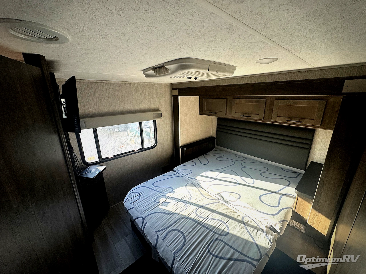 2022 Coachmen Leprechaun Premier 260DS Ford 450 Photo 9
