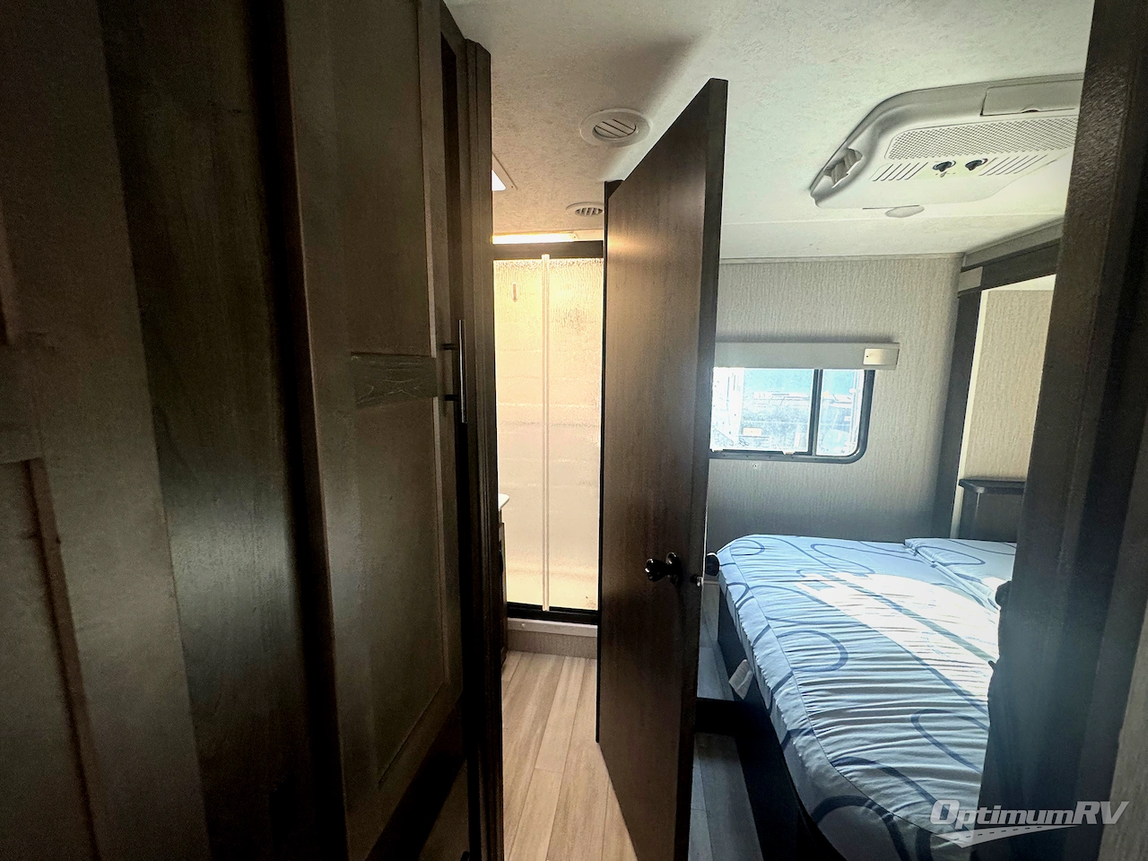 2022 Coachmen Leprechaun Premier 260DS Ford 450 Photo 10