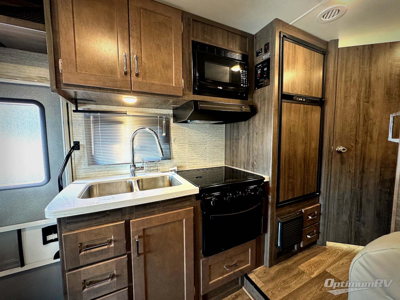 2024 Winnebago Minnie Winnie 22M Photo 7