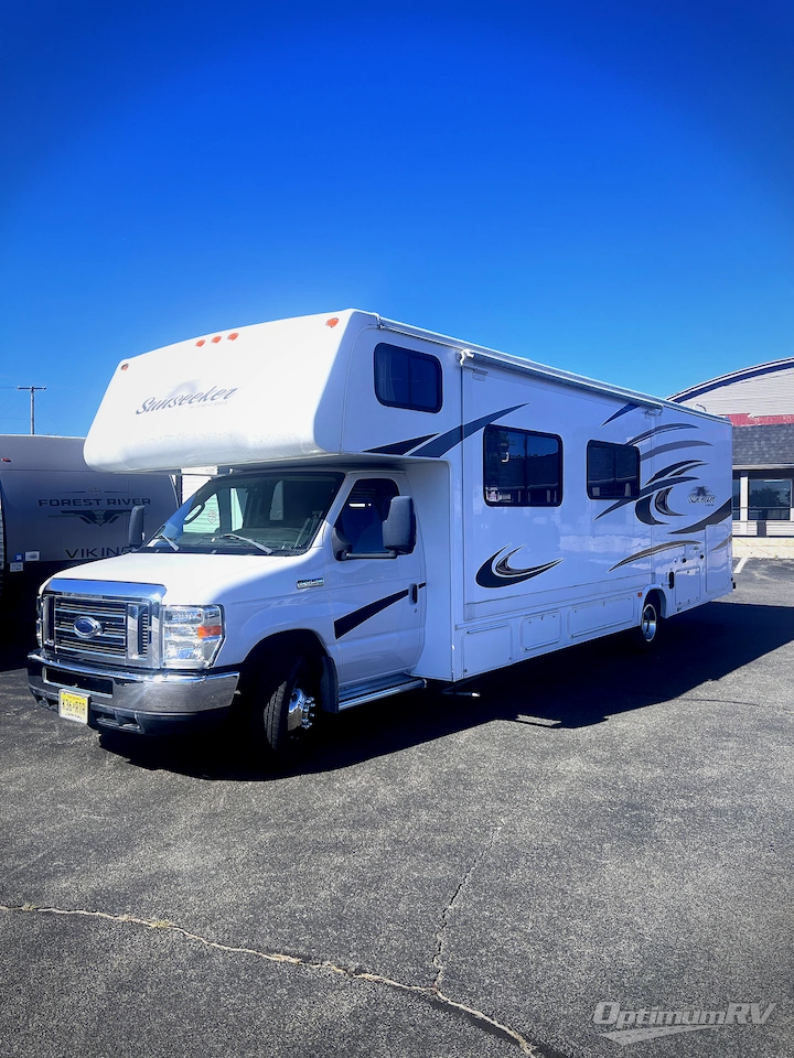 2014 Forest River Sunseeker 3010DS Ford Photo 2