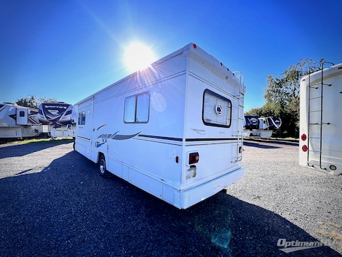 2003 Winnebago Minnie Winnie 32G RV Photo 2