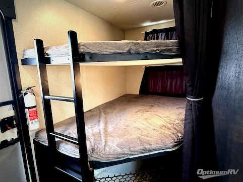 2022 Highland Ridge Silverstar S-Lite 241BH RV Photo 2