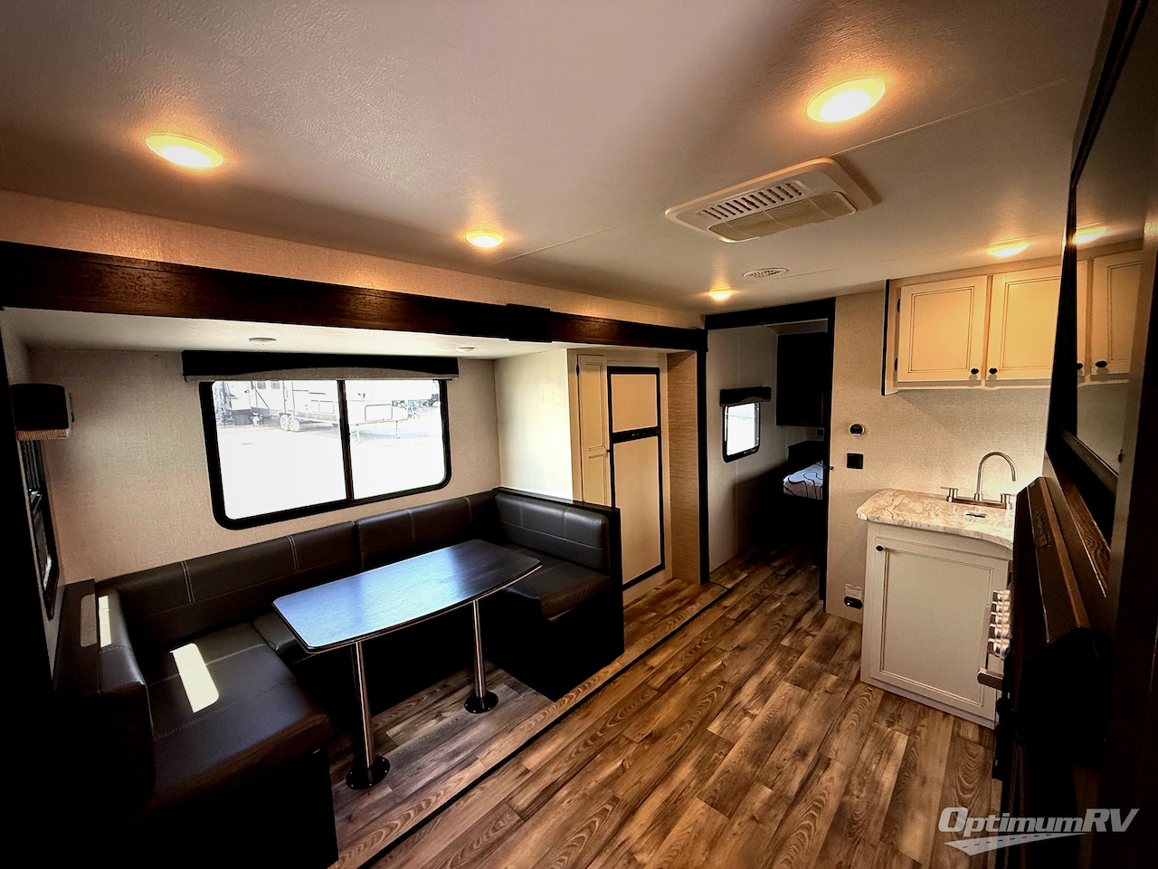 2022 Highland Ridge Silverstar S-Lite 241BH Photo 4