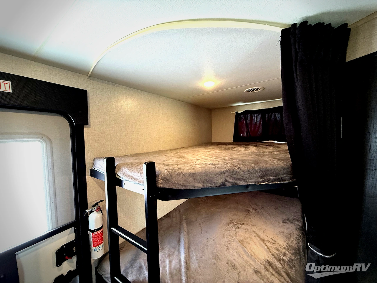 2022 Highland Ridge Silverstar S-Lite 241BH Photo 5