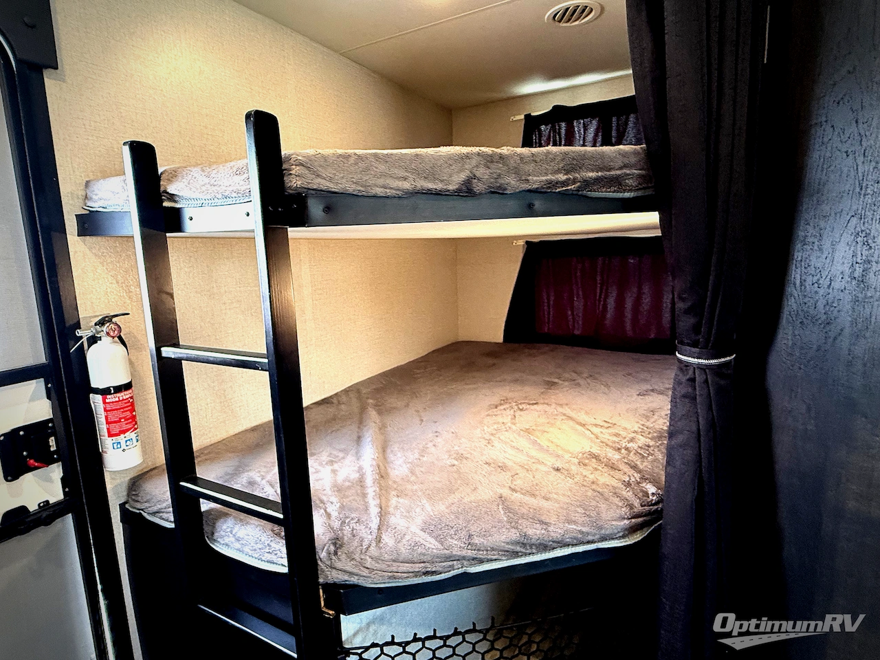 2022 Highland Ridge Silverstar S-Lite 241BH Photo 6