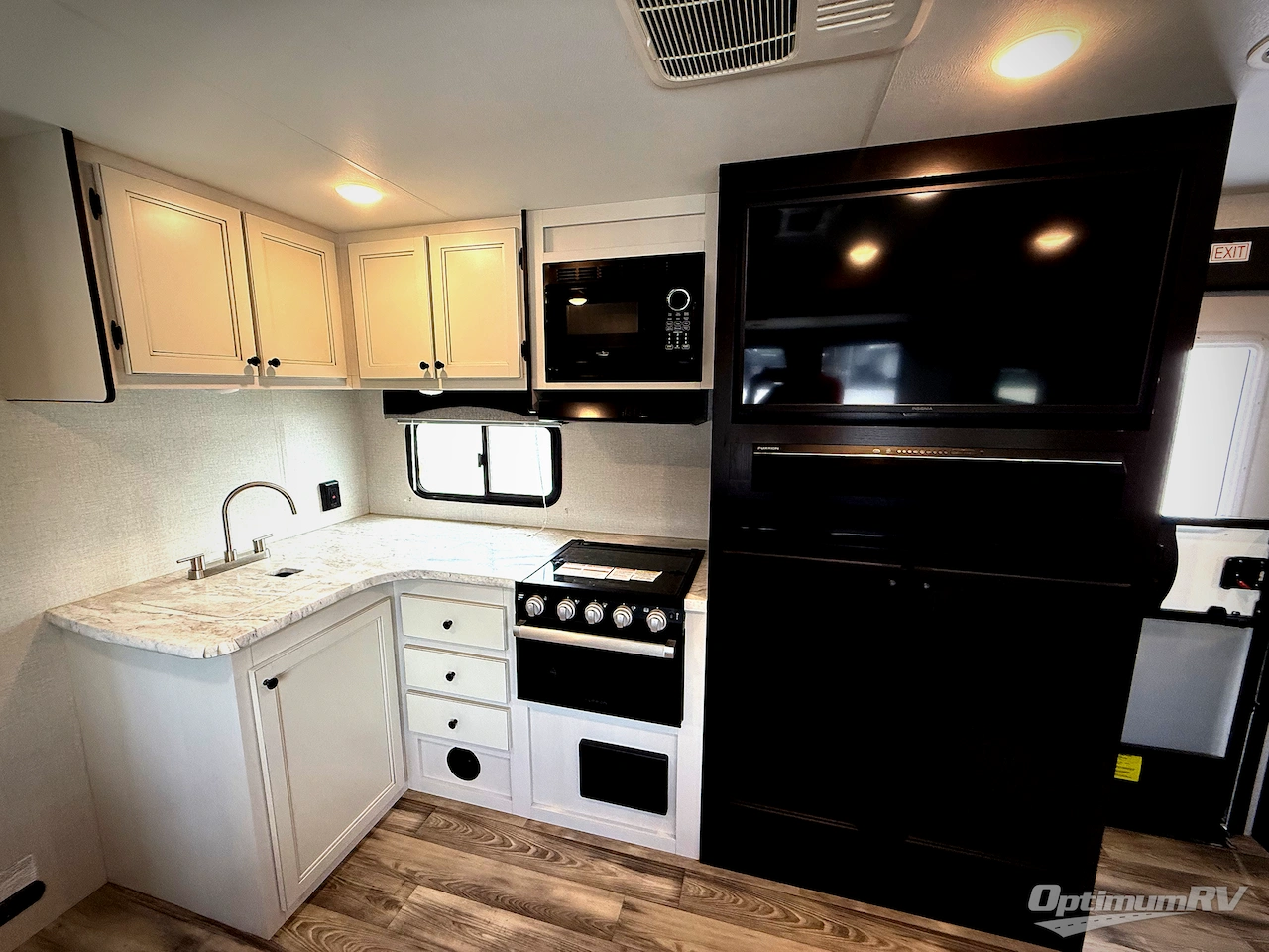 2022 Highland Ridge Silverstar S-Lite 241BH Photo 8