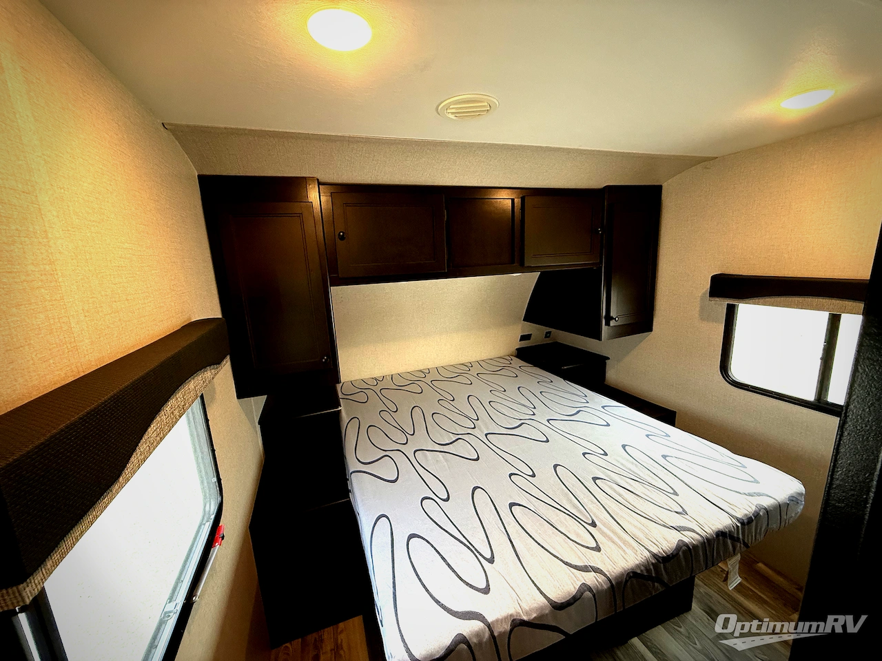 2022 Highland Ridge Silverstar S-Lite 241BH Photo 13