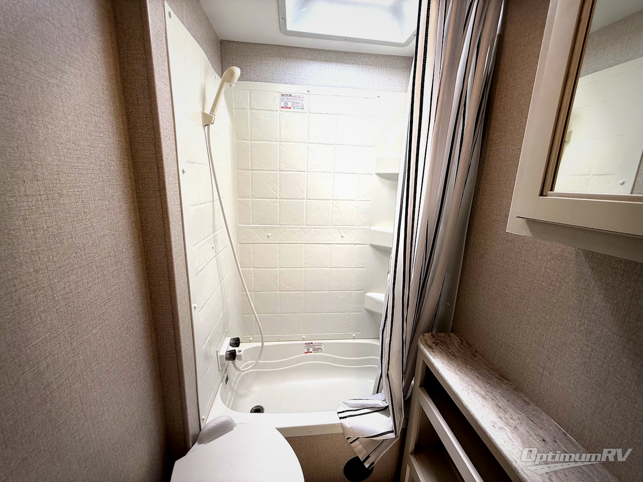 2022 Highland Ridge Silverstar S-Lite 241BH Photo 18