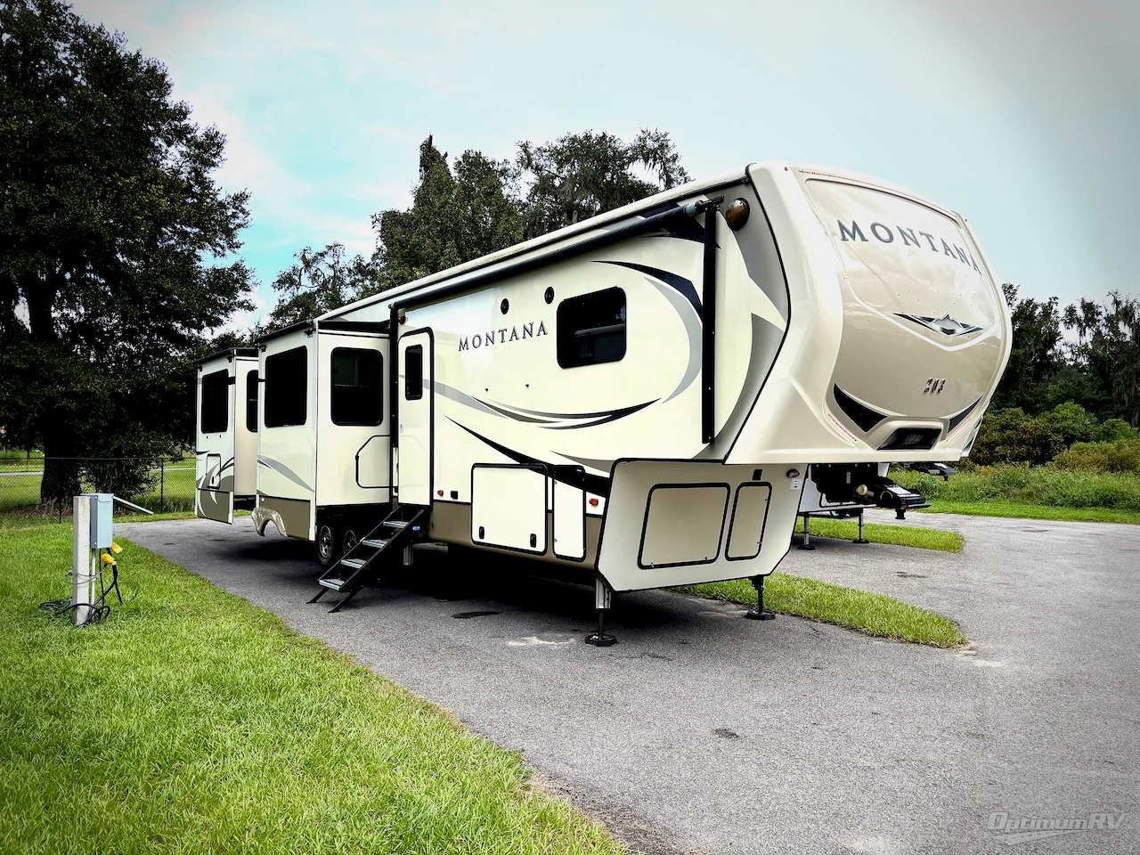 2018 Keystone Montana Legacy 3701LK Photo 1