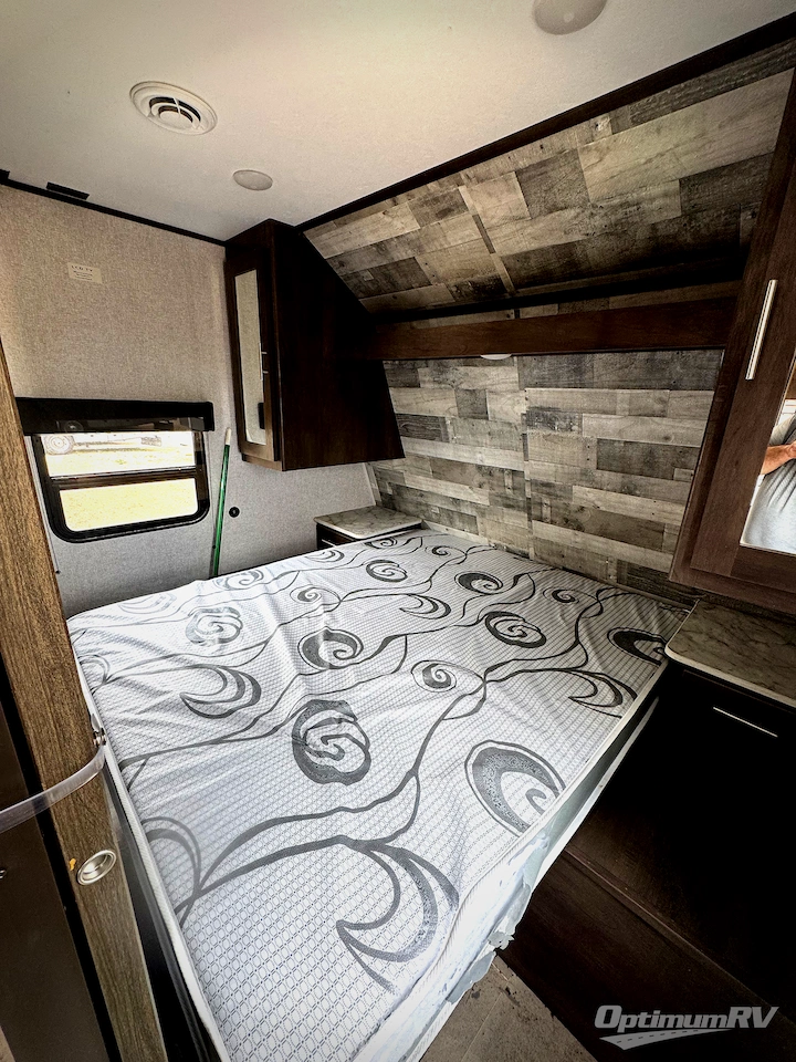 2021 Dutchmen Coleman Lantern Series 263BH Photo 9