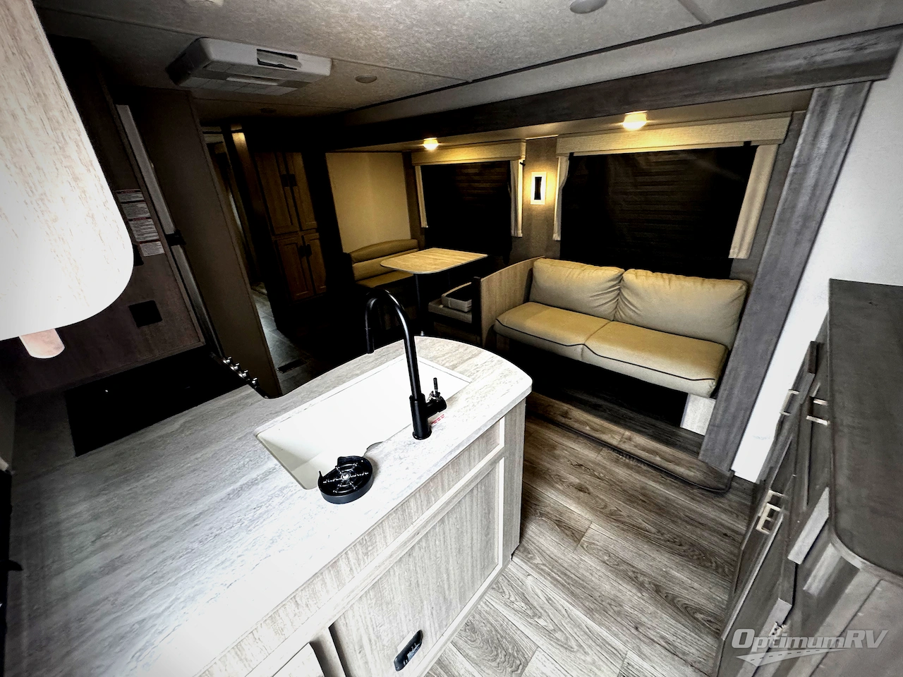 2025 Coachmen Catalina Legacy Edition 343BHTS Photo 4