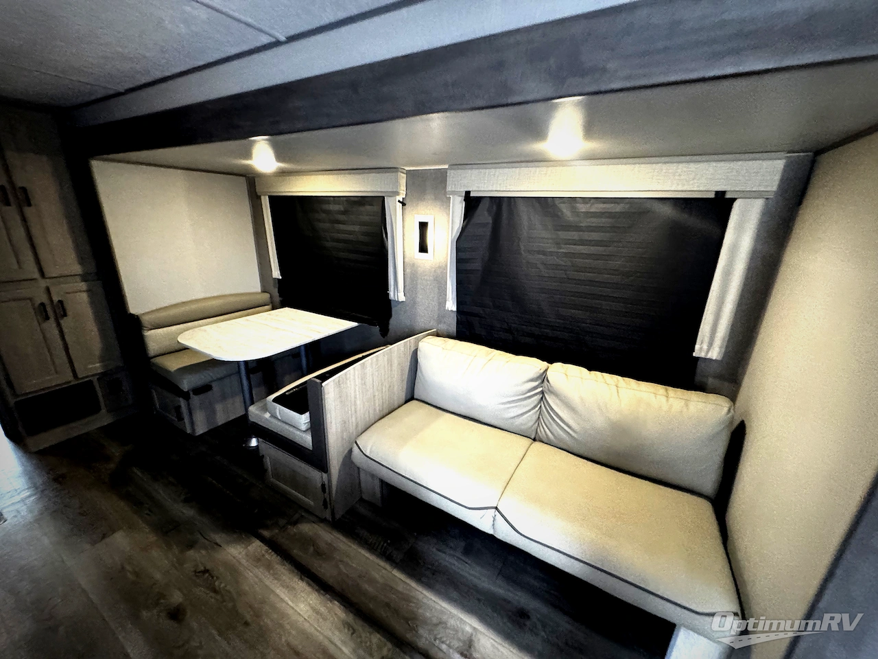 2025 Coachmen Catalina Legacy Edition 343BHTS Photo 5