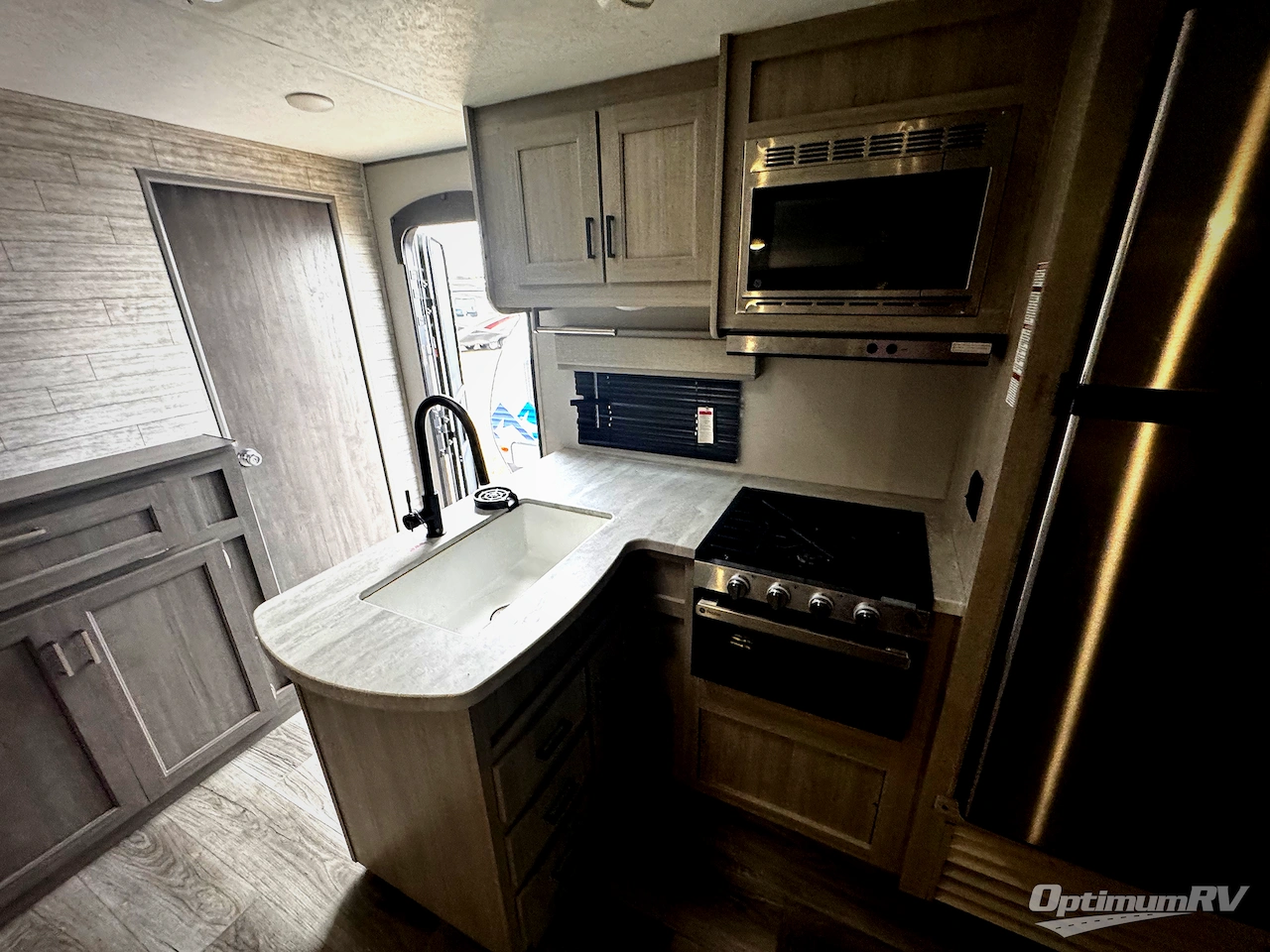 2025 Coachmen Catalina Legacy Edition 343BHTS Photo 6