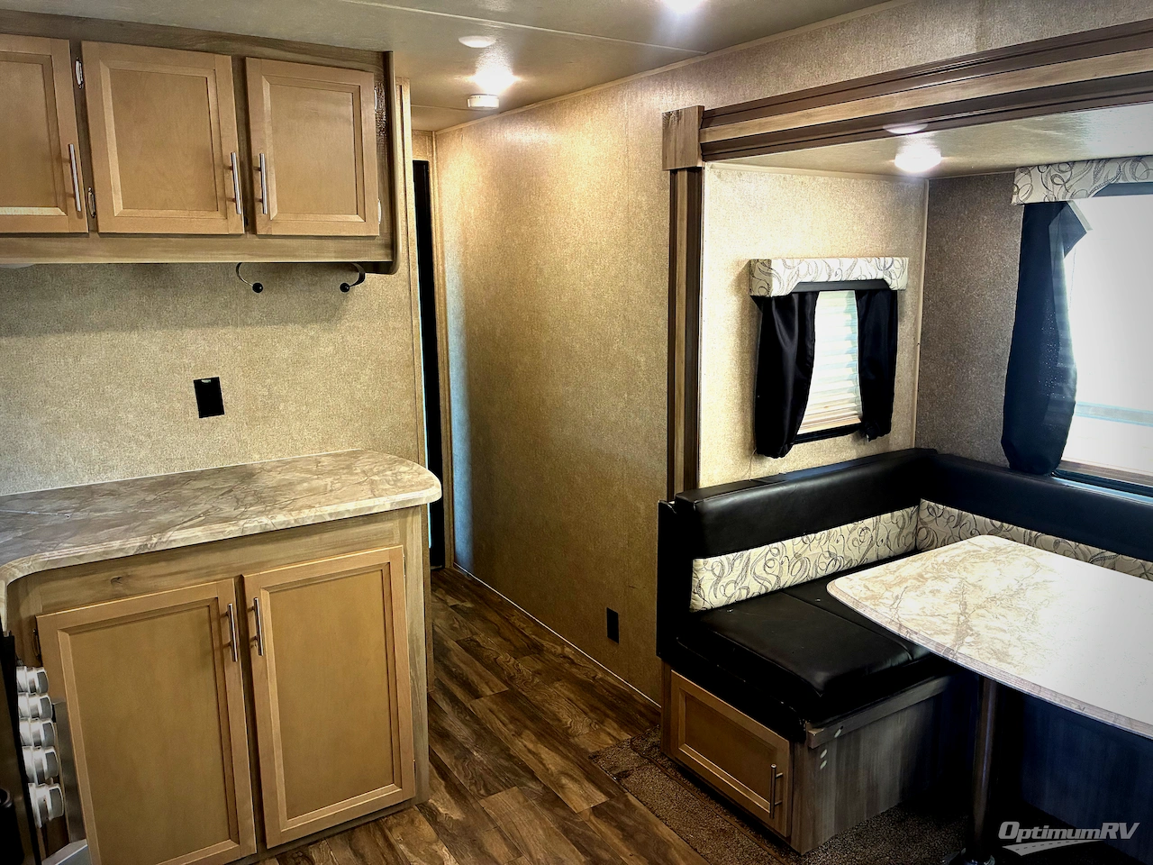 2019 Coachmen Catalina Trail Blazer 29THS Photo 4