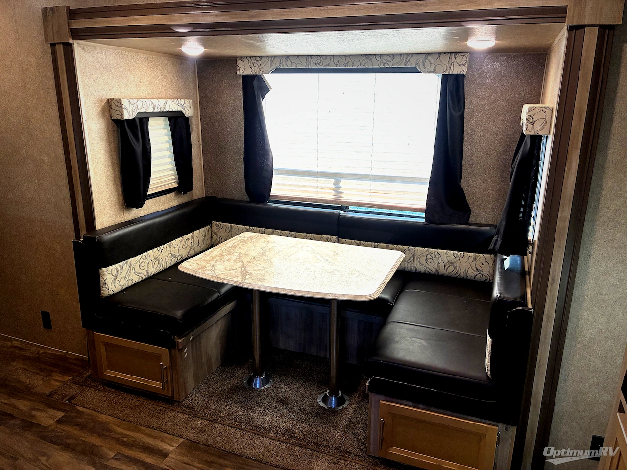 2019 Coachmen Catalina Trail Blazer 29THS Photo 5