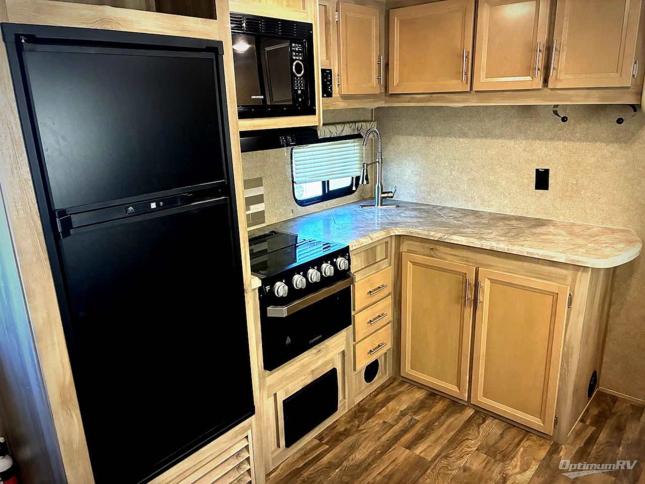 2019 Coachmen Catalina Trail Blazer 29THS Photo 6