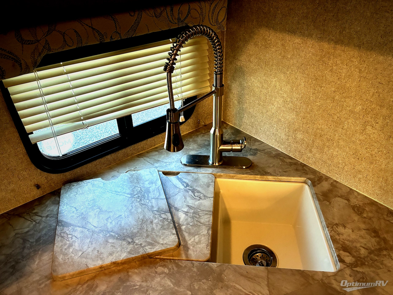 2019 Coachmen Catalina Trail Blazer 29THS Photo 9