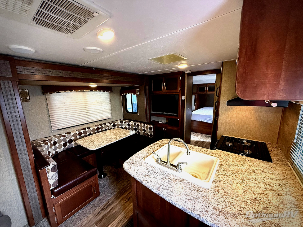2017 Keystone Passport 2450RLWE Grand Touring Photo 4