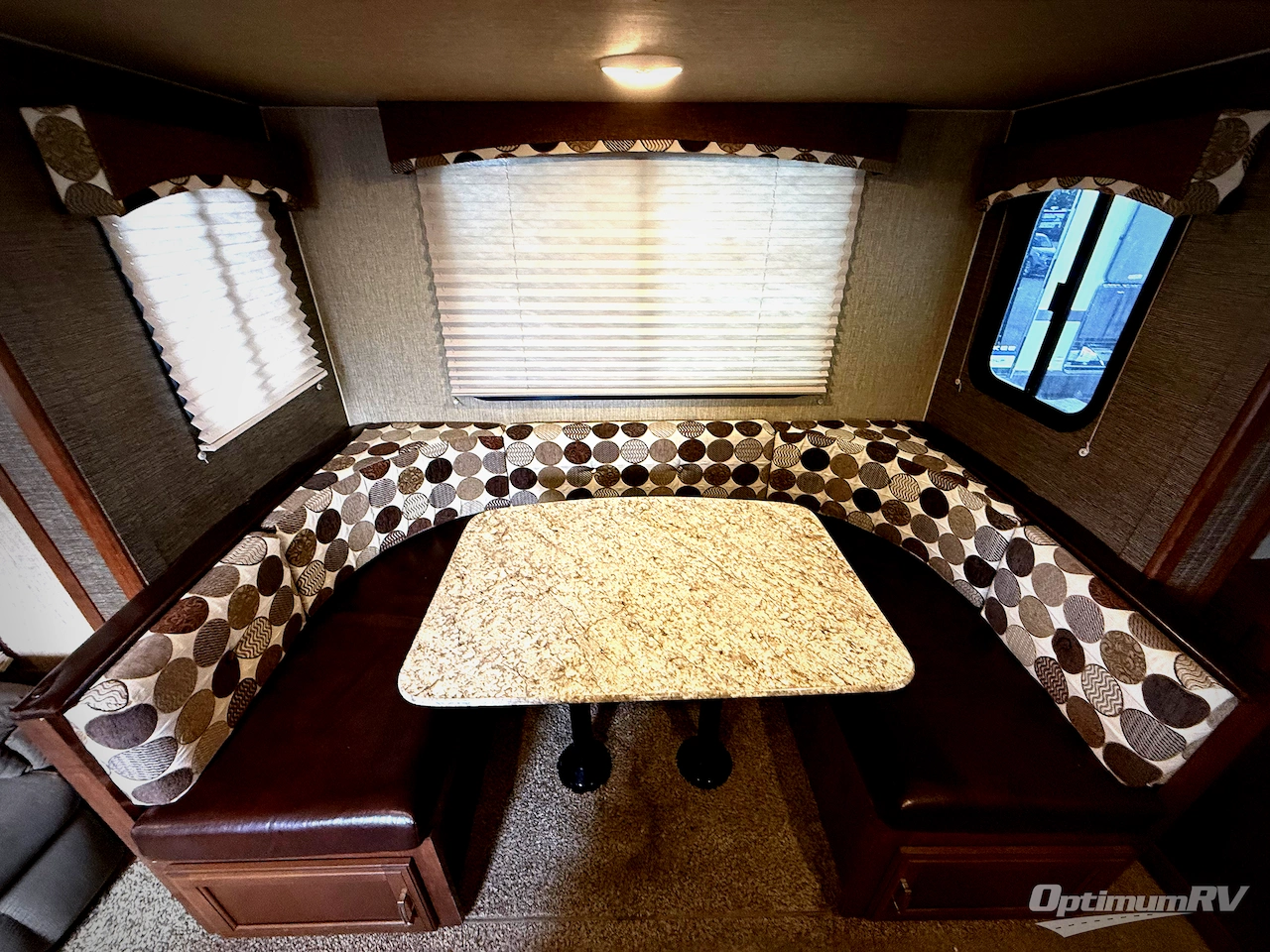 2017 Keystone Passport 2450RLWE Grand Touring Photo 6