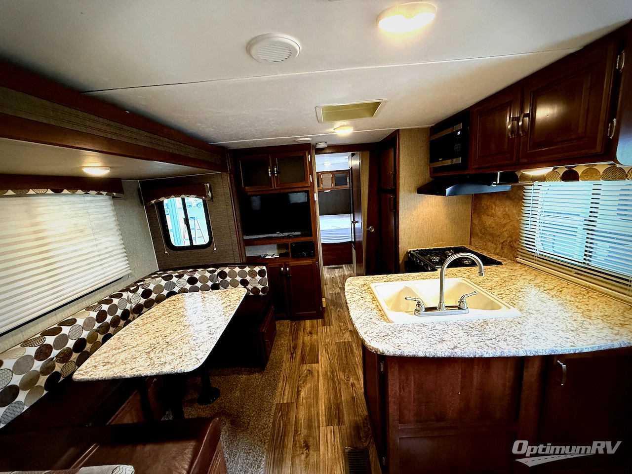 2017 Keystone Passport 2450RLWE Grand Touring Photo 11