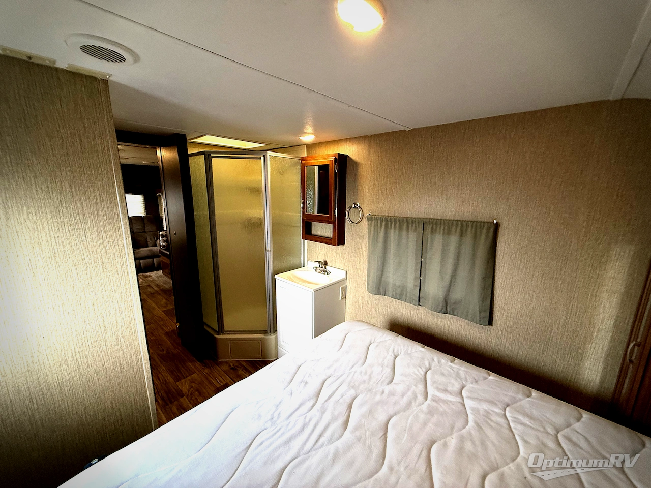 2017 Keystone Passport 2450RLWE Grand Touring Photo 14