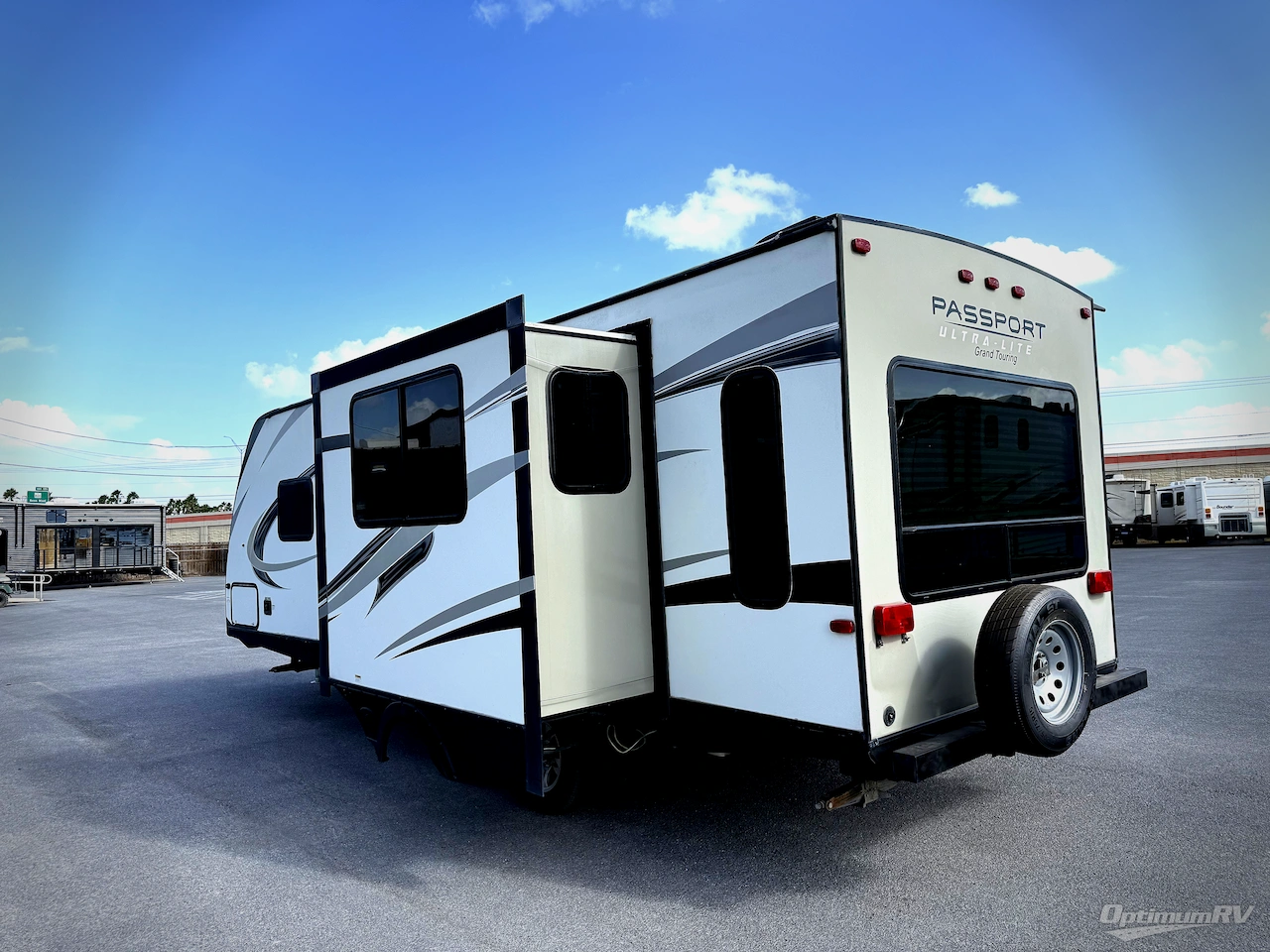 2017 Keystone Passport 2450RLWE Grand Touring Photo 3