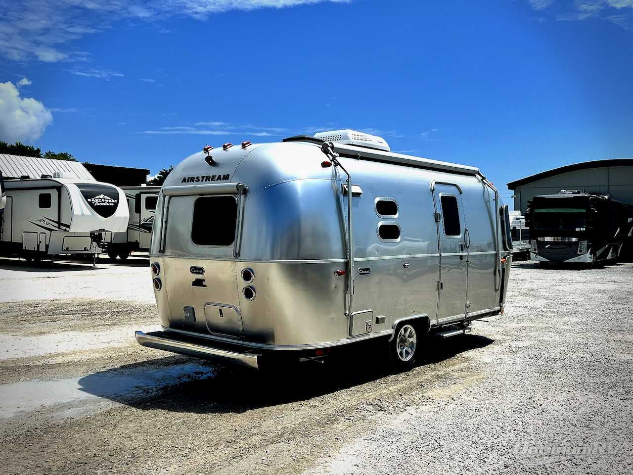 2022 Airstream Caravel 20FB Photo 2