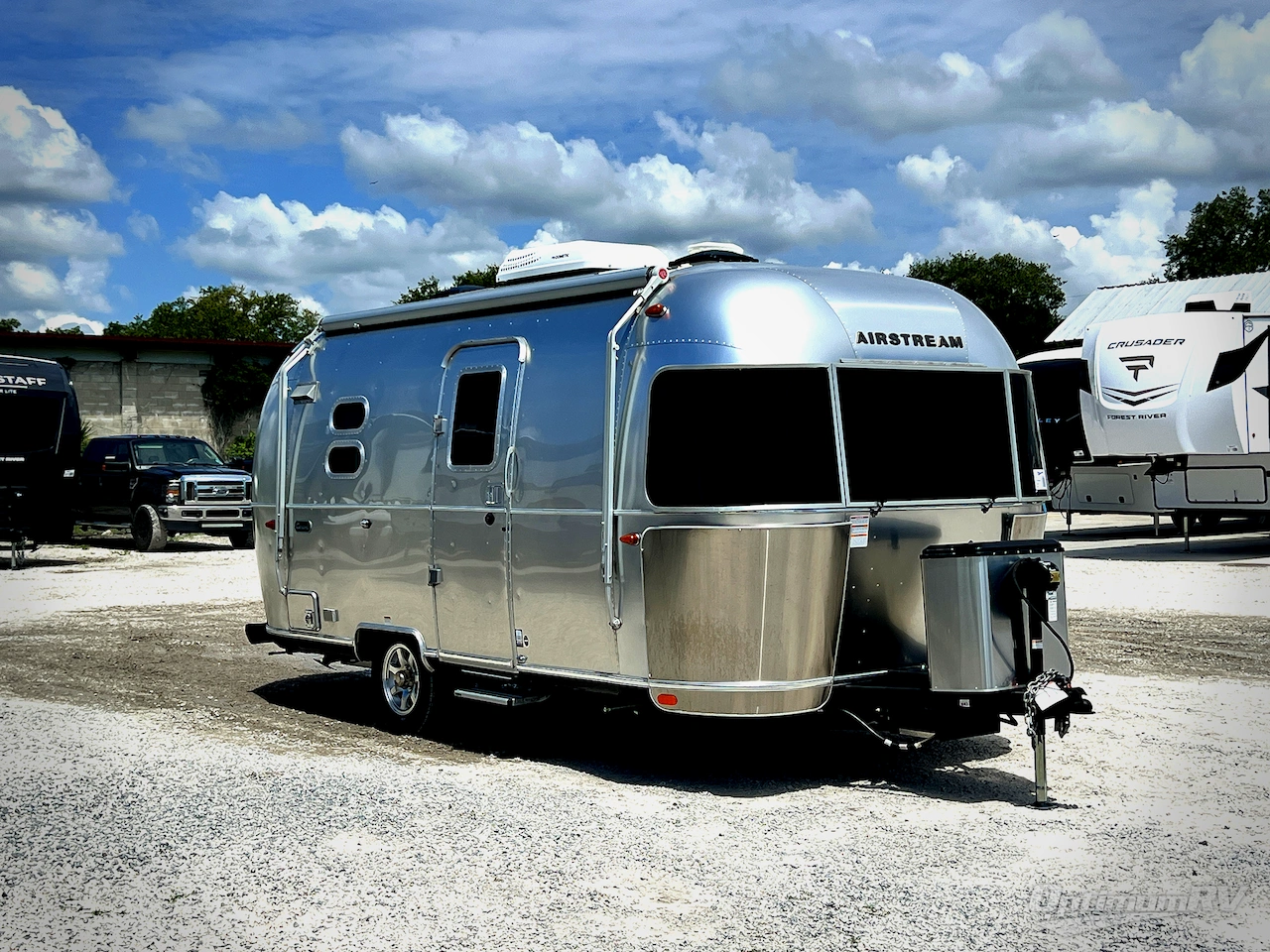 2022 Airstream Caravel 20FB Photo 1
