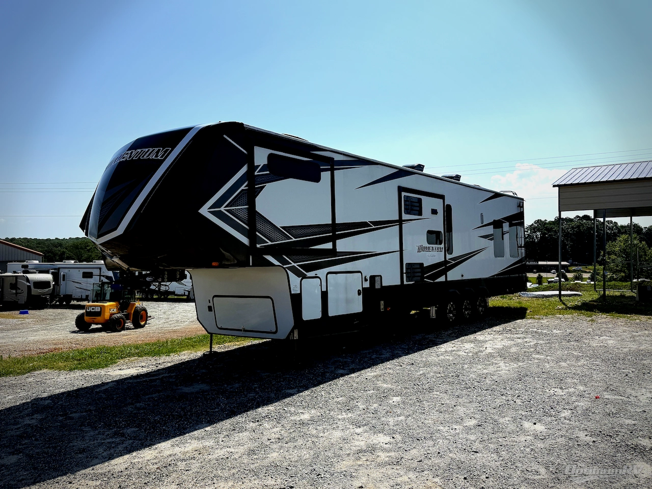 2023 Grand Design Momentum G-Class 320G Photo 4