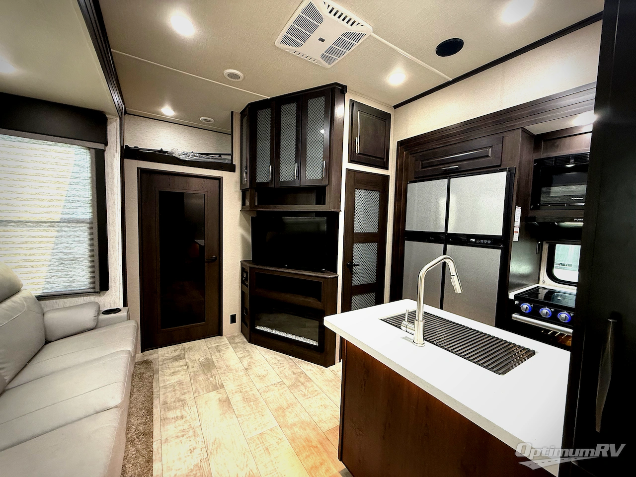 2023 Grand Design Momentum G-Class 320G Photo 5