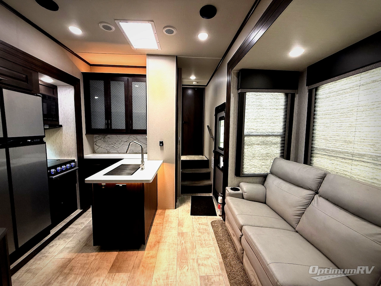 2023 Grand Design Momentum G-Class 320G Photo 6