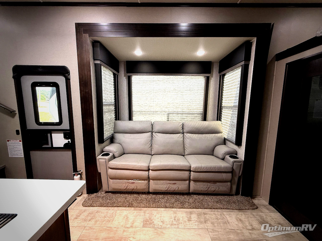 2023 Grand Design Momentum G-Class 320G Photo 13