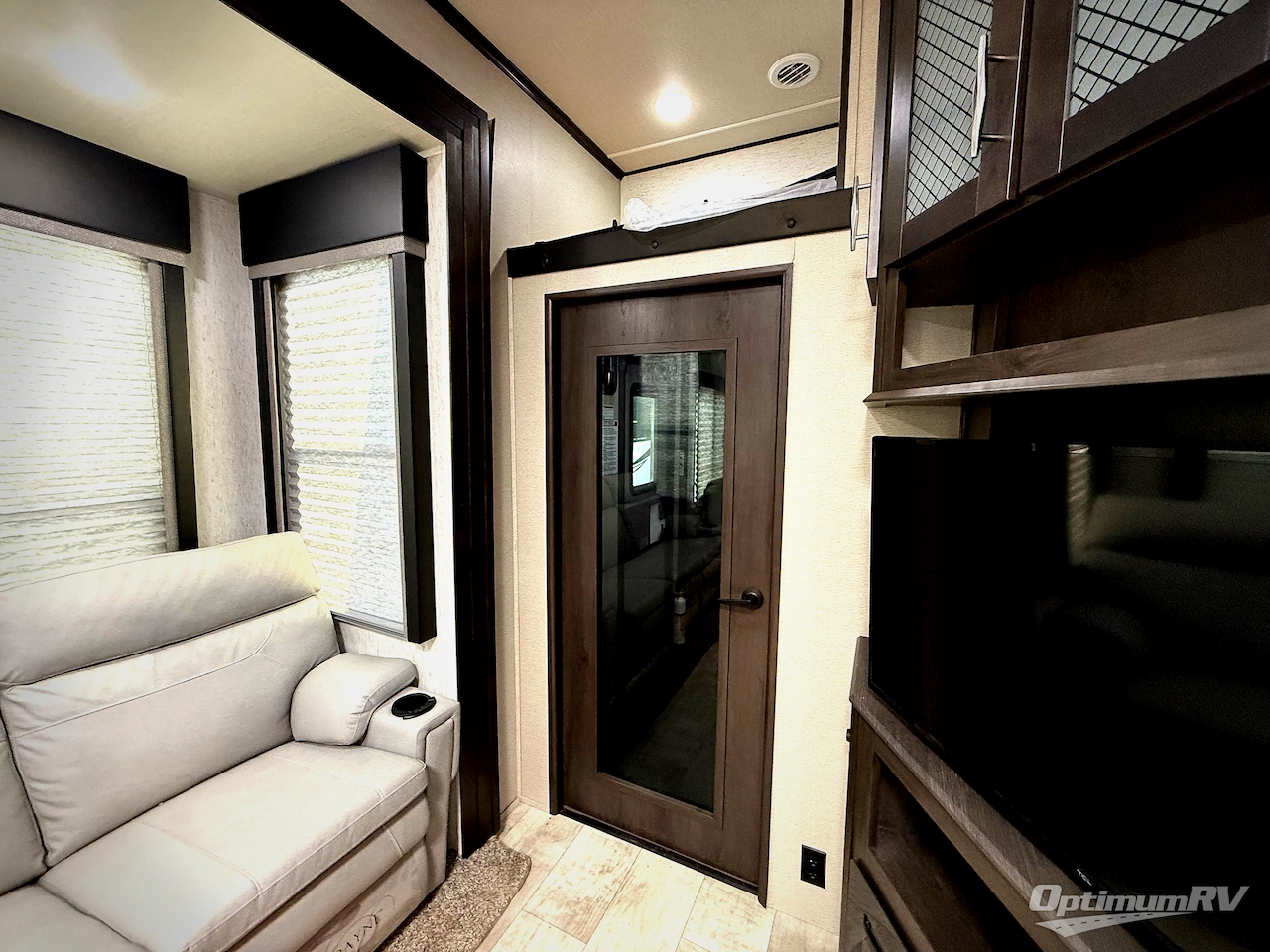 2023 Grand Design Momentum G-Class 320G Photo 19